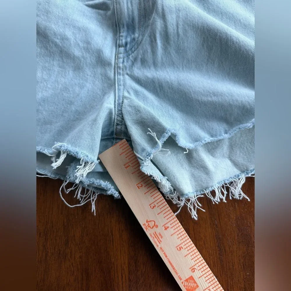 Uniqlo Women’s High Rise Light Wash Jean Denim Distressed Shorts 32” NWT New